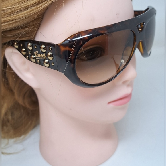Gucci Tortoiseshell Sunglasses with Gold Accents - Picture 3 of 16